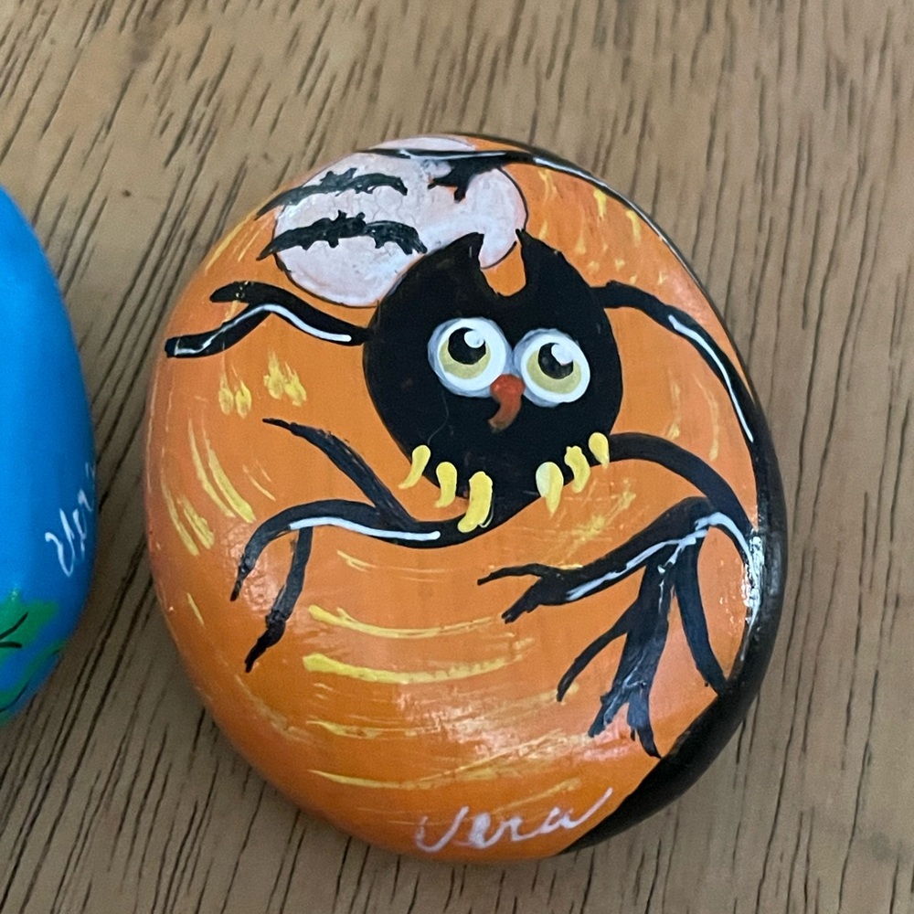 Hand crafted painted Halloween rocks black cat owl pumpkin bats moon set of two - Picture 8 of 13